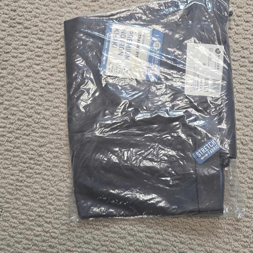 Haggar Straight Fit 34w x36L Dk Gray Premium no Iron khaki